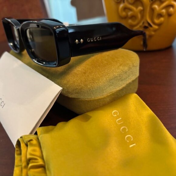 Gucci Sunglasses (black with Gucci written in gold tone main image 8